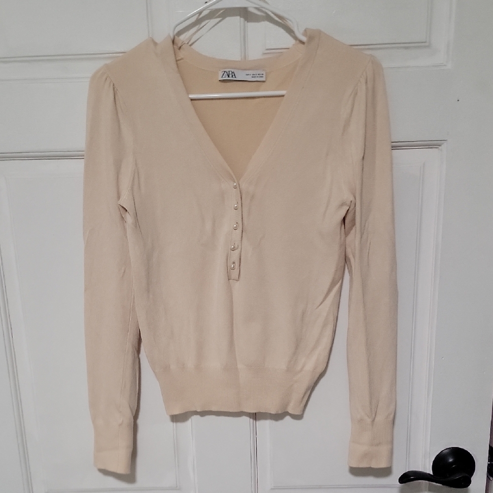 Zara Women's Beige V-Neck Sweater